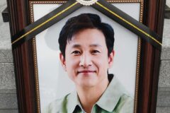 故 이선균의 마약 수사 정보를 유출한 경찰관의 뻔뻔한 근황