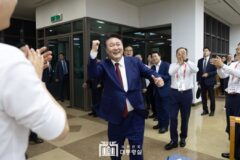 윤석열의 회식에 참석한 이들이 회식 마지막에 울면서 떠나는 이유