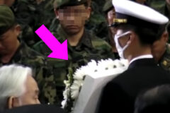 해군 영결식에서 동료들이 시신 운구를 가로막은 이유