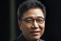 73살 이수만이 49억원 써가며 동거중인 17살 연하 애인의 정체