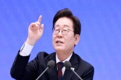 “李 대통령 싱가포르에 1조원대의 비자금 숨겼다” 폭로, 정보 출처가…