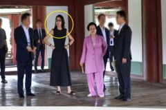 국가유산인 경회루에 슬리퍼 차림으로 당당히 들어온 여성의 놀라운 정체
