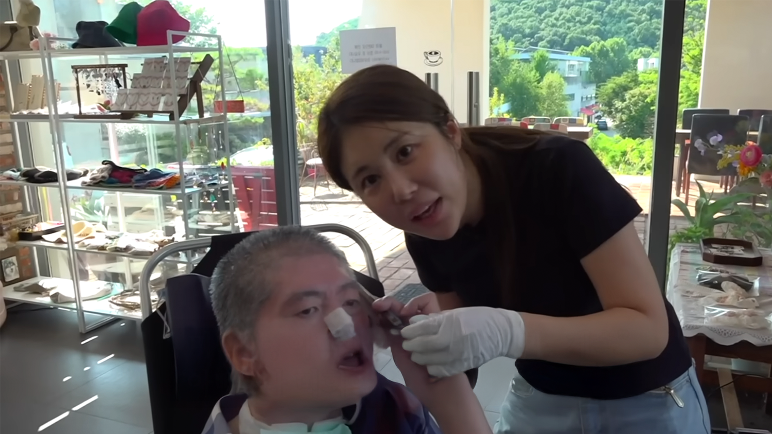 14년전 이혼한 전남편의 투병 근황을 보자 오열한 유명 가수의 엄마