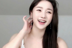 김예지 의원 장애 조롱한 유명 女유튜버, 과거 일제강점기 옹호자