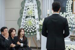 세상을 떠난 자기팬의 장례식장에 조용히 나타나 조문을 온 연예인 정체