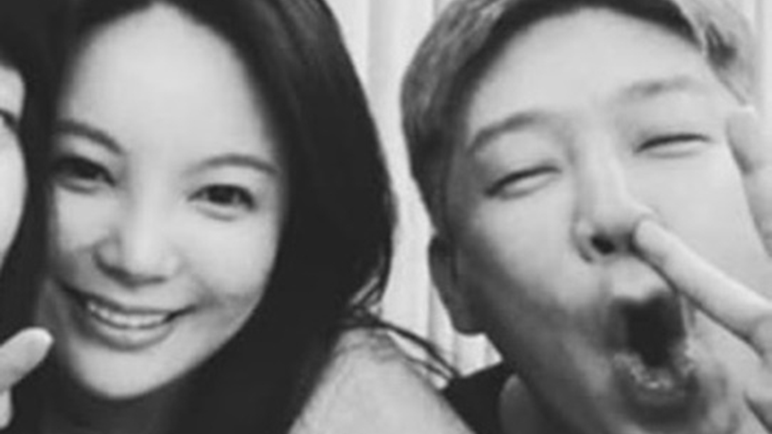 허위라고 해놓고는…문자로 불륜 연인 관계라 인정한 가수와 소속사 대표