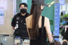현재 논란중인 국민 아이돌이 공항 직원에게 보인 태도 논란 장면