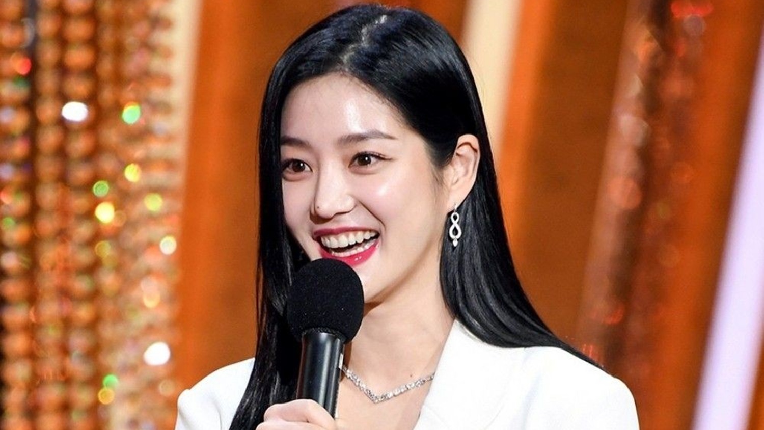 배우 이유비, 촬영중 선인장밭에 넘어져 선인장 가시들 200개가…’난리’