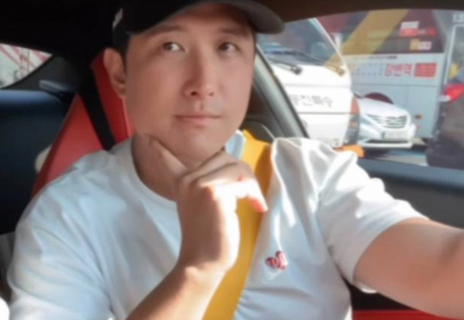 연예인 아내와 이혼후 억대 자동차들 자랑중인 톱스타