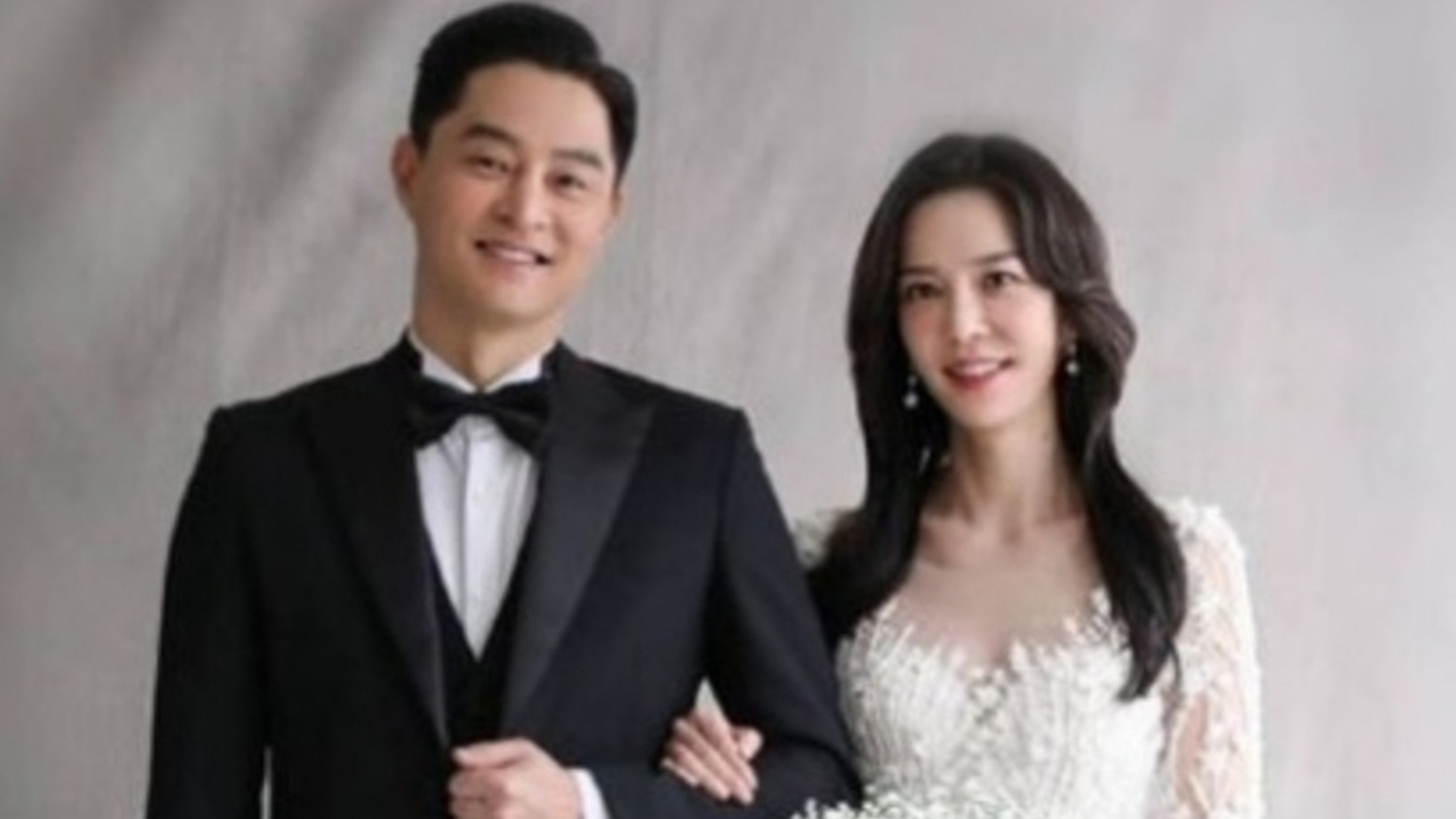 연예인 아내와 이혼후 6개월 만에 13살 연하와 혼전임신으로 재혼한 가수