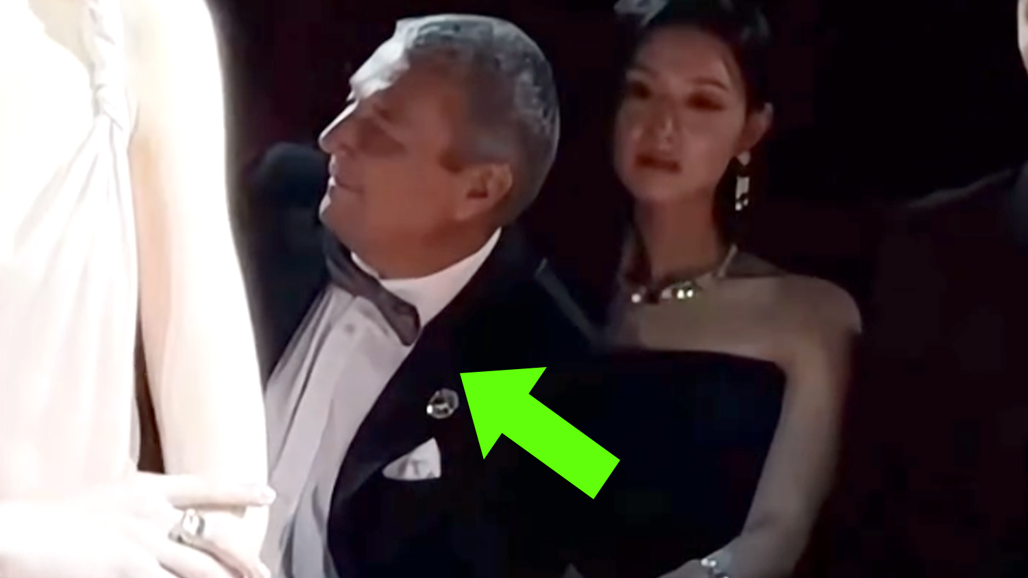 명품 행사장에서 한국 여배우에게 너무 기댄 유명 외국인 남자의 정체