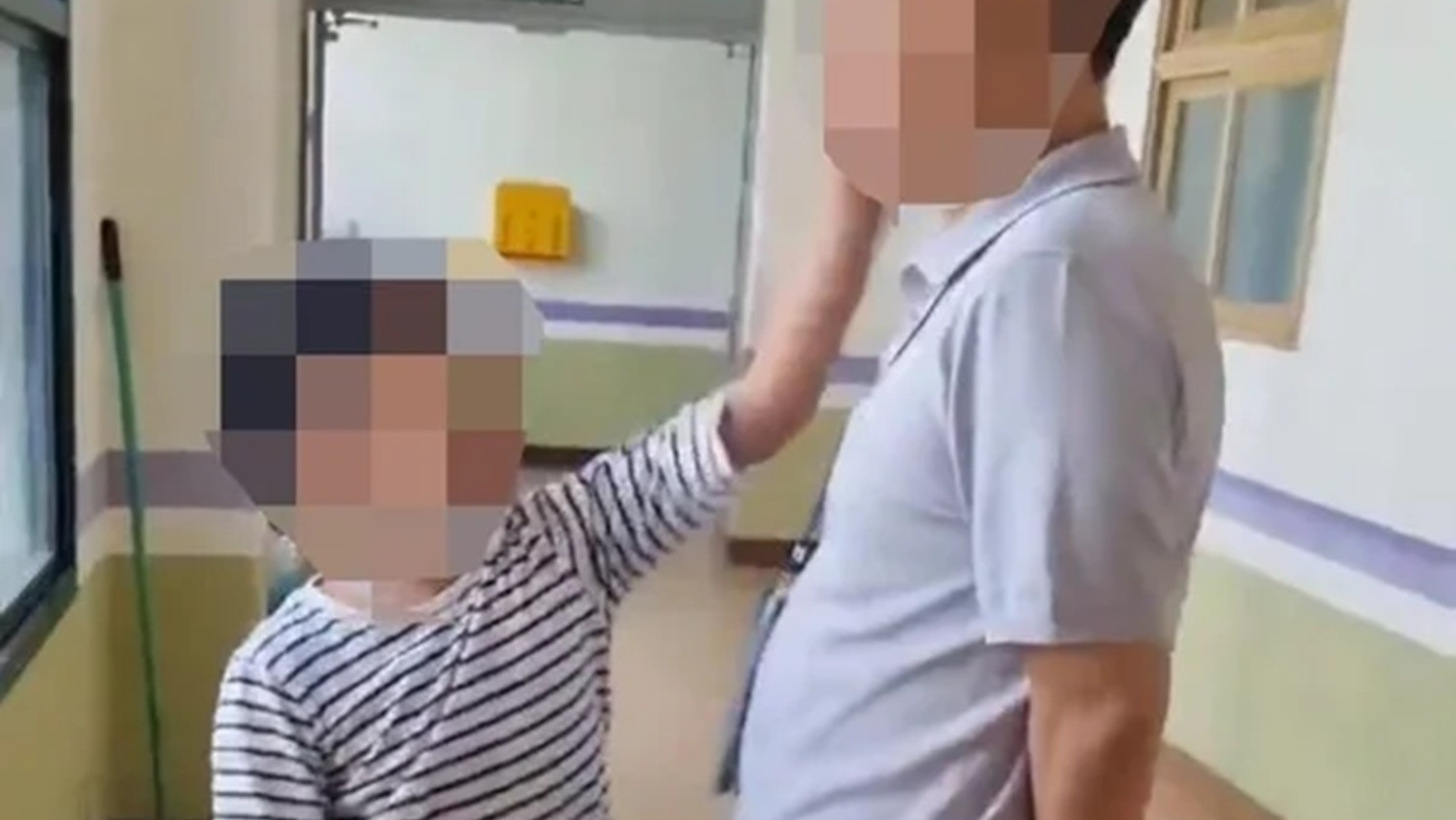 교감에게 욕하며 뺨을 수차례 때린 초등학생…또 대형 사고 쳤다