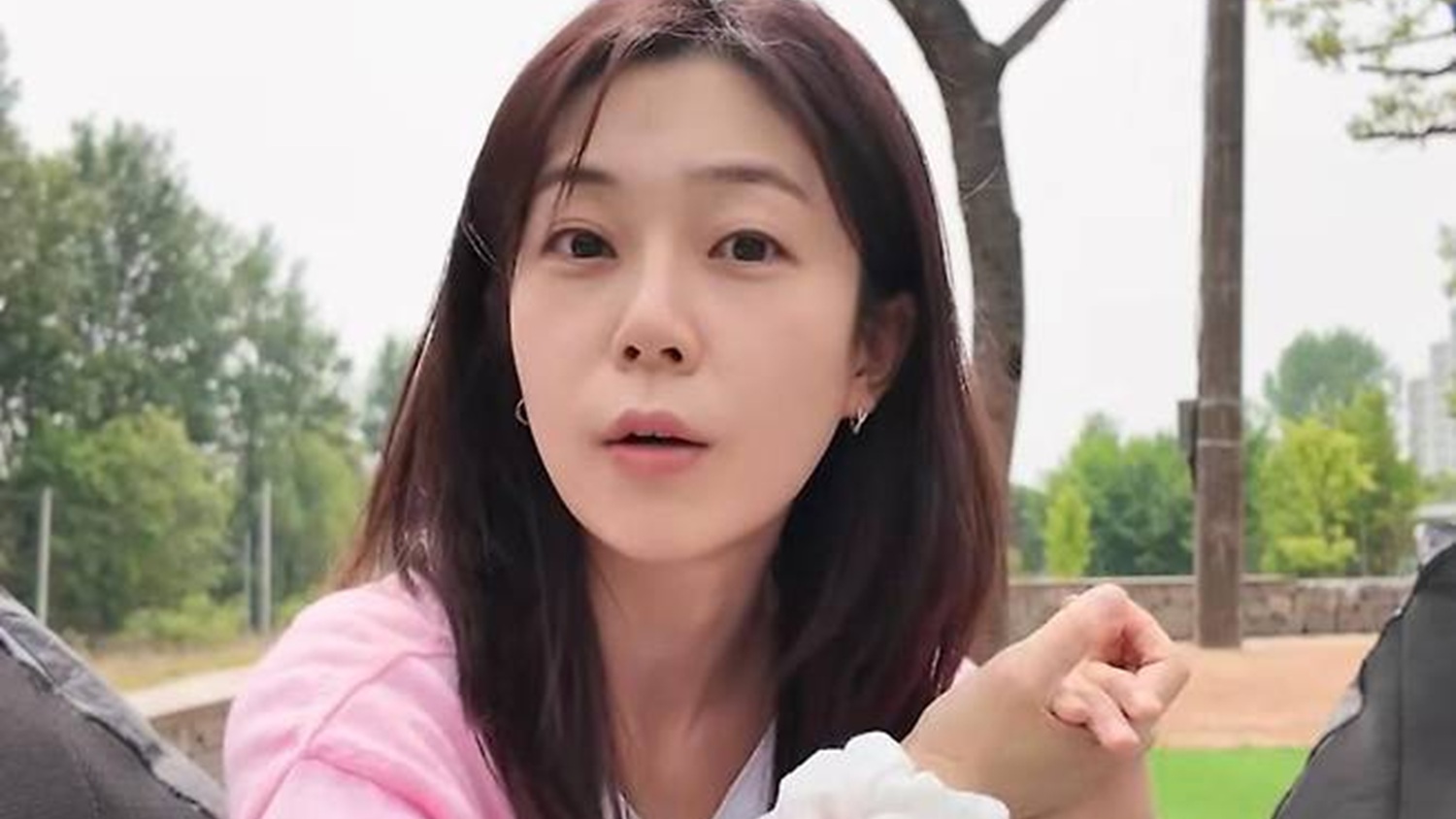 유명 여자 연예인, 이태원에서 술마시다 장신구 모두 뺏껴 ‘난리’