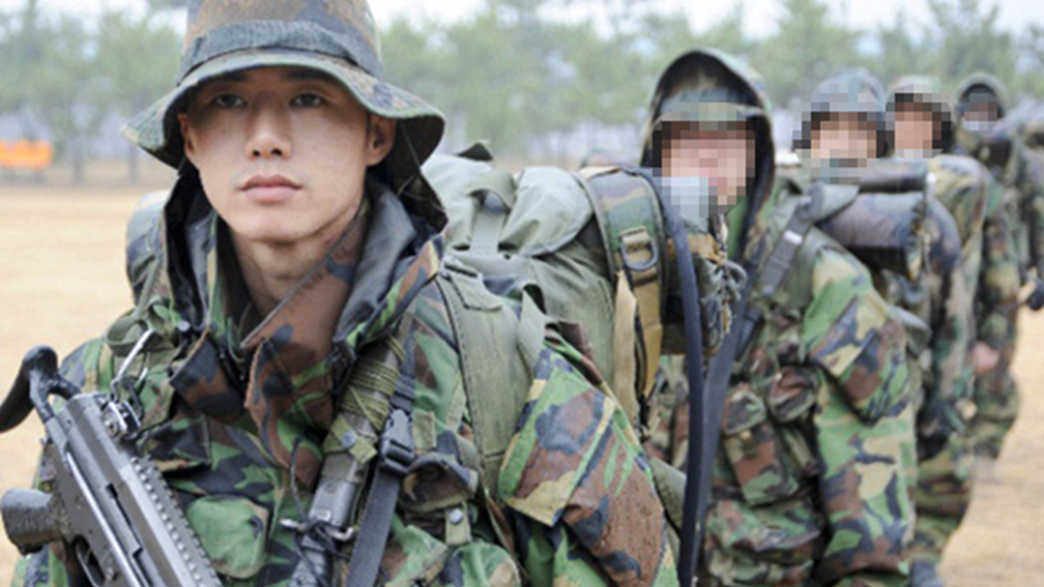 한국 연예계서 처음 있는 일…軍 전역을 거부한 유명 연예인 ‘팬들 오열’