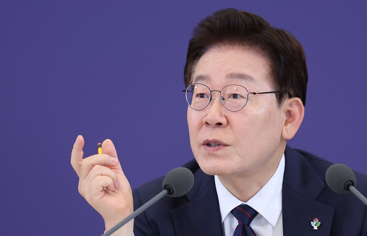 “축구가 홍명보가 문제라면, 한국 경제 파탄은 이재명 탓” 발언 일파만파
