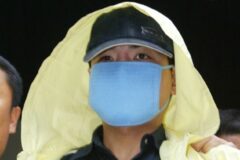 연쇄살인마 유영철의 충격적인 교도소 생활, 교도관 팔 물어 뜯어 결국…