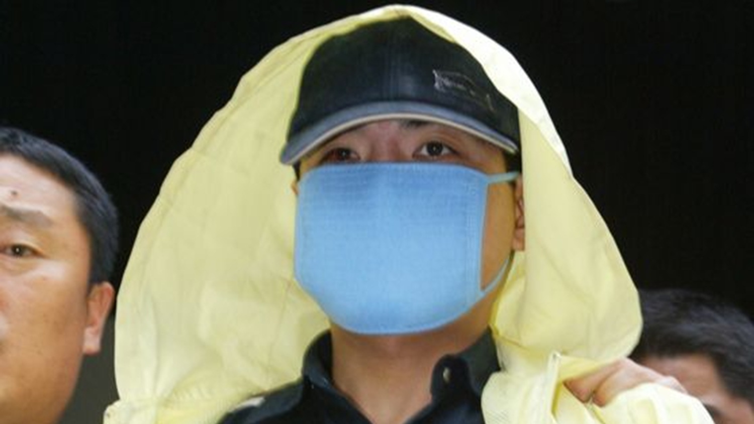 연쇄살인마 유영철의 충격적인 교도소 생활, 교도관 팔 물어 뜯어 결국…