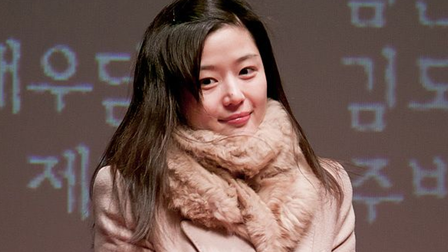 머리 잘못 잘랐는데 여성들 사이에서 대유행하게 된 전지현의 스타일