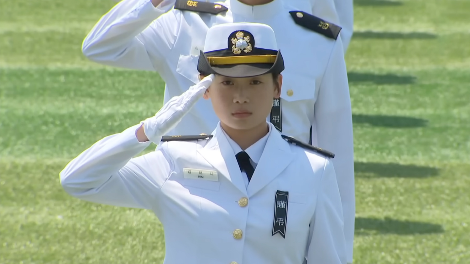천안함 영웅 아빠의 분향소를 지키던 어린 딸의 놀라운 근황