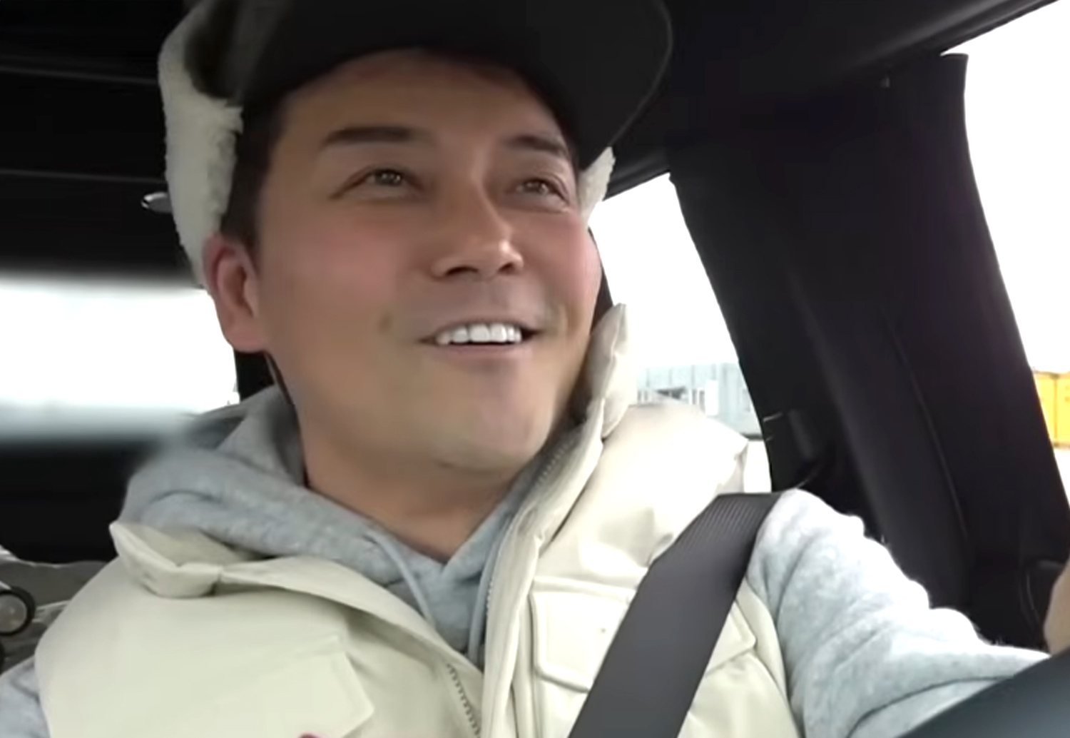 엄청난 수익버는 전현무가 소유한 여러대의 고가의 차들