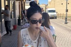 아빠는 논란의 대상인데…유럽 휴가 근황 알리며 자랑한 정치인 딸
