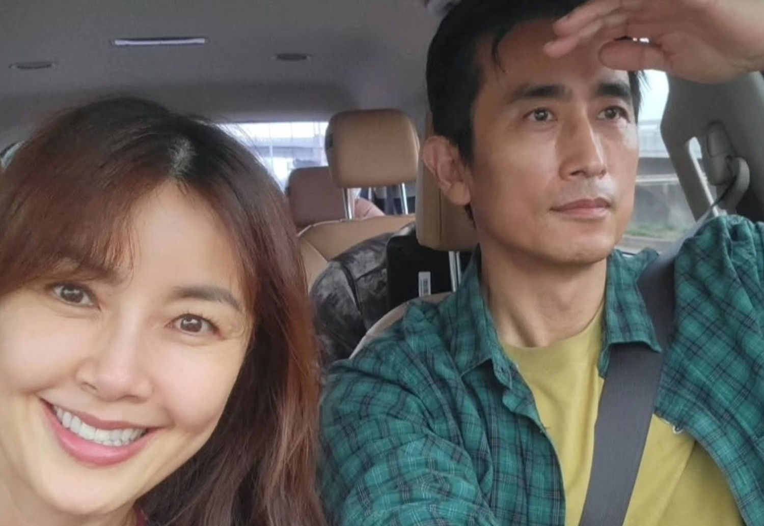선한 영향력을 지닌 신애라·차인표 부부의 개념있는 차