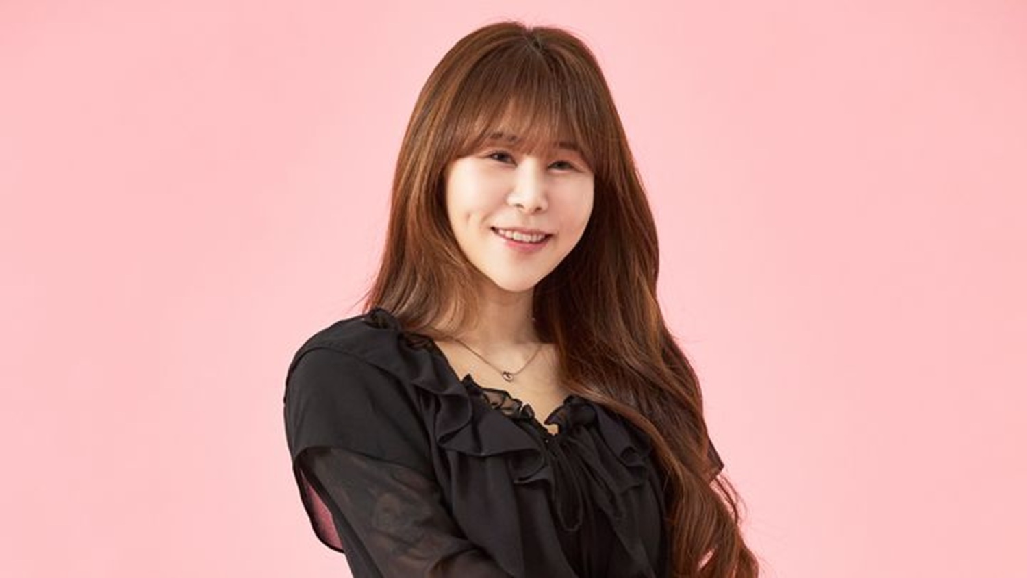 유명 여자 연예인이 힘들게 번 돈으로 바람난 여친과 해외여행간 前 남친