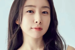 무명 걸그룹이라는 이유로 지속적인 노출 강요를 견뎌낸 가수의 근황