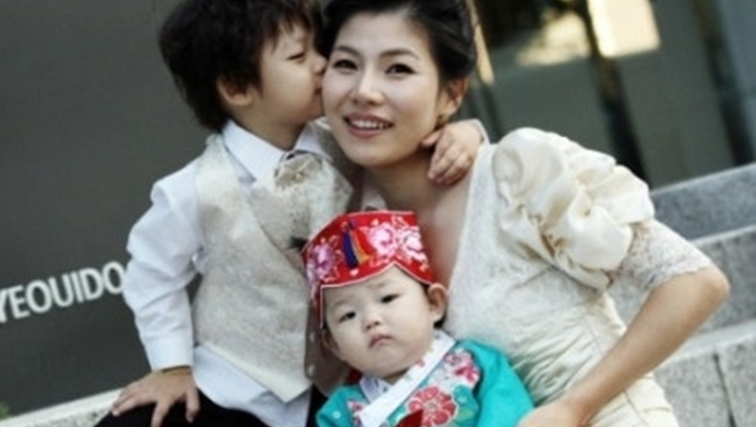 아버지 손절한 연예인 남편 몰래 시아버지 장례식 찾아간 14살 연하 아내