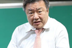 아내의 환갑 생일날 갈비집 식당을 오픈해 깜짝 선물한 통큰 연예인