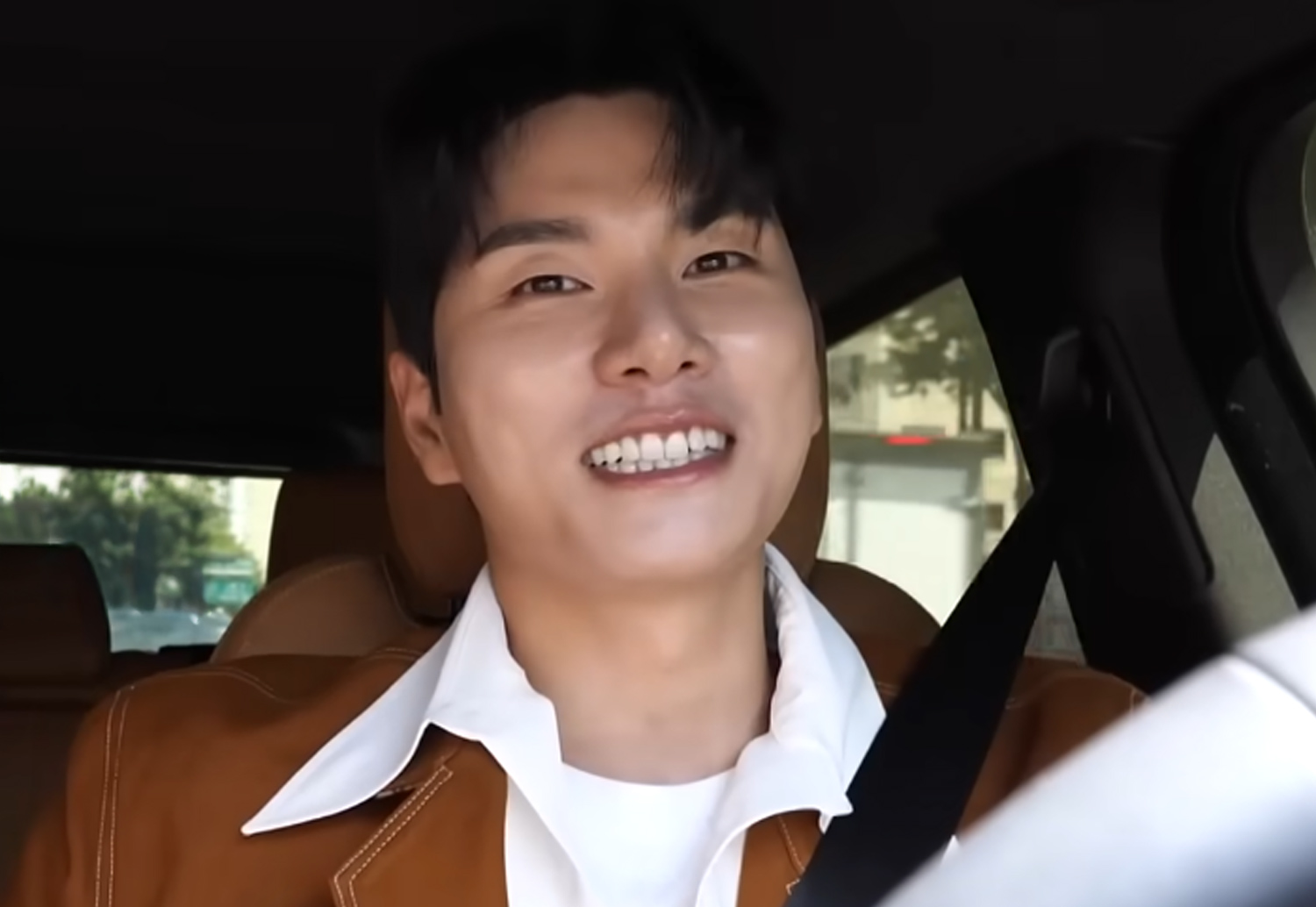 금수저이지만 빚만 5억 원이 있는 이이경의 자동차