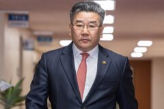 尹에 충성을 맹세해 반대파들을 시멘트에 넣어 바다에 던지려던 이 남자