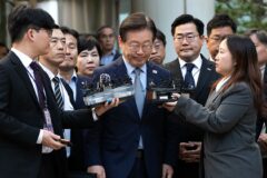 李 대통령 ‘시한폭탄’ 재판 남아있어…민주당 434억원 반환 ‘위기’